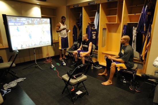 包含迈阿密热火发布备战花絮,今晚更衣室发声,NBA常规赛任务艰巨,更衣室氛围转暖的词条 包含迈阿密热火发布备战花絮,今晚更衣室发声,NBA常规赛任务艰巨,更衣室氛围转暖的词条