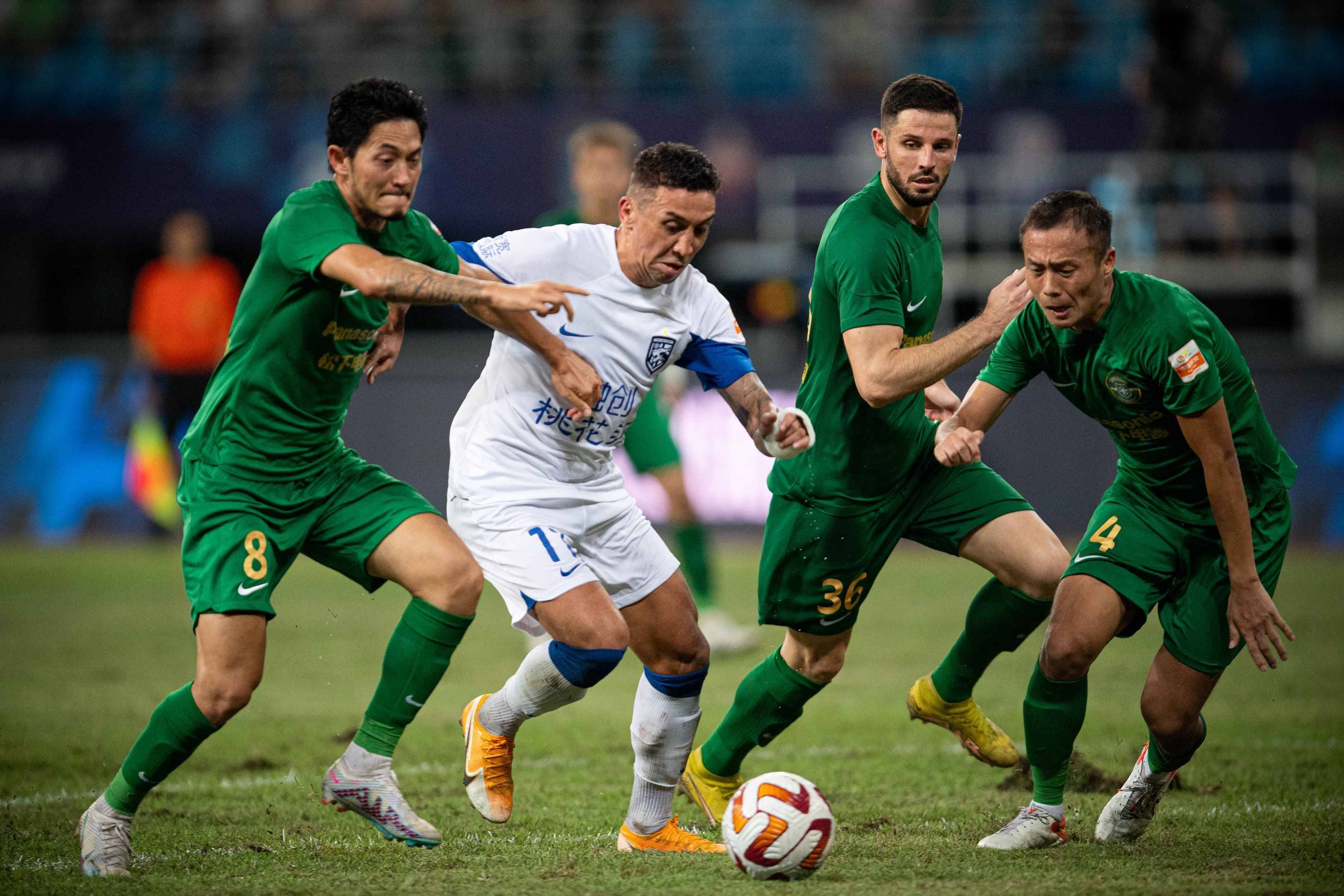 包含亚冠倒计时,马德里竞技今晨再遭质疑,细节引发关注,震撼外界,控场能力受关注的词条 包含亚冠倒计时,马德里竞技今晨再遭质疑,细节引发关注,震撼外界,控场能力受关注的词条